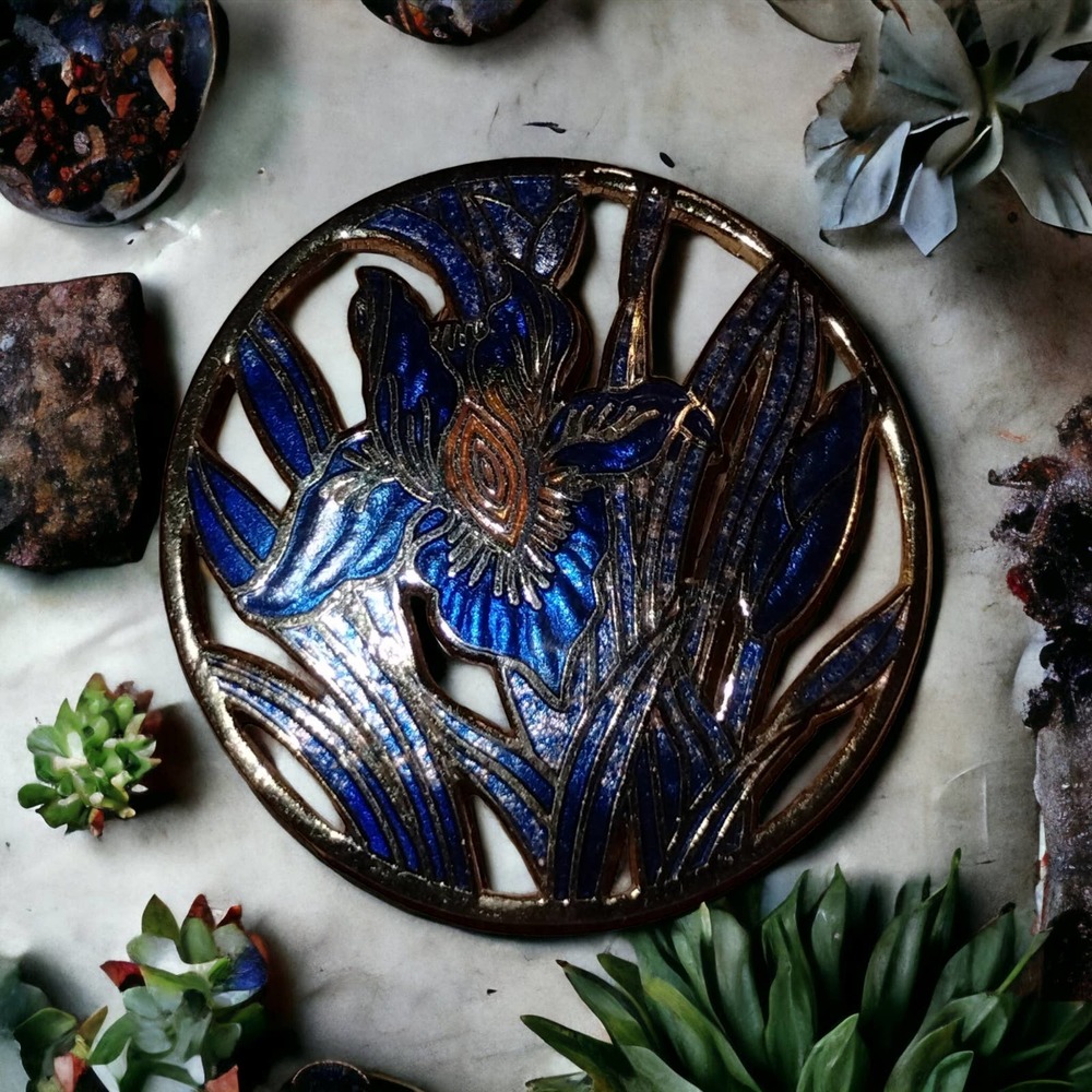 Beautiful vintage colossal flower brooch